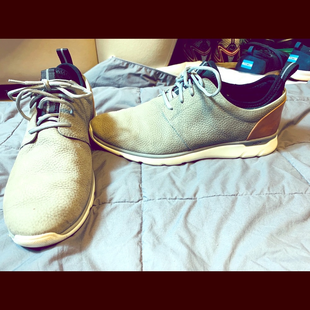 Men’s Johnston and Murphy XC4 Size 10 Tennis Shoe